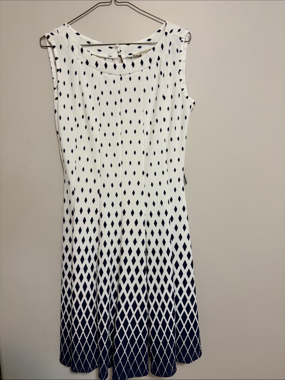 Sleeveless White & Navy Diamond Print Dress